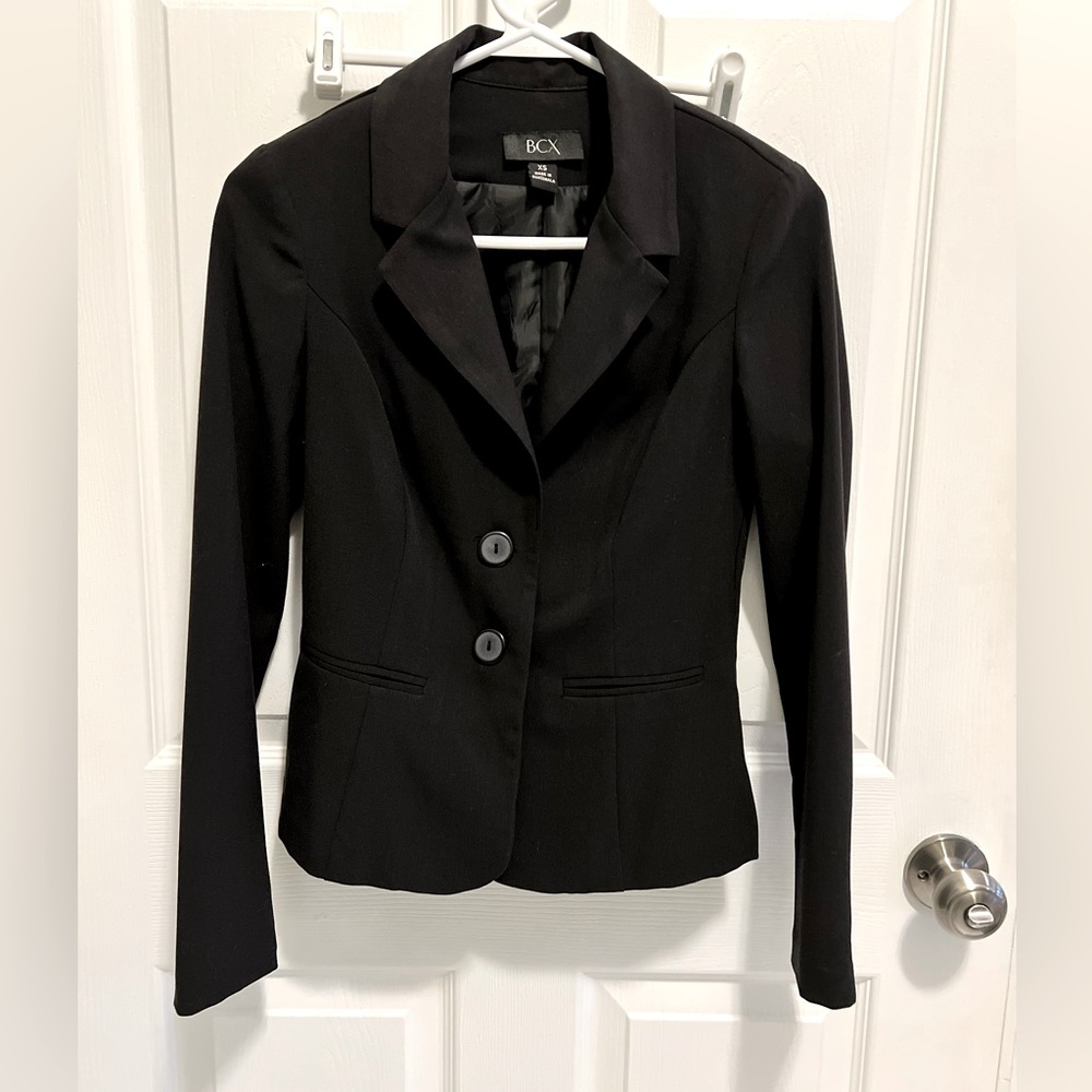 Woman’s blazer. Worn a few times.  No longer fits